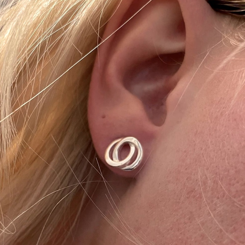 Sterling silver interlocking circle stud earrings
